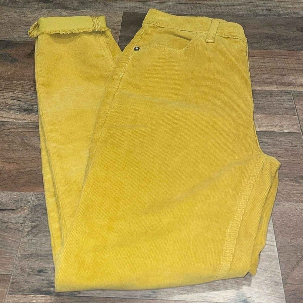We The Free - Free People Mustard Corduroy. straight Leg. Skinny Leg. 27R.